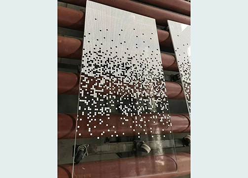 夹丝玻璃